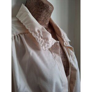 Vintage Cream Button-Up Blouse With Embroidered Lace Collar & Long Sleeves
